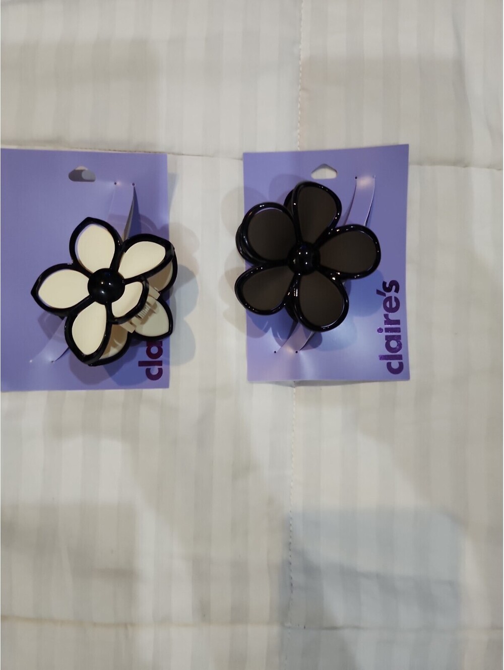2Pcs Claire's Flower Hair Clips, Claw 2 Count (Pack of 1),